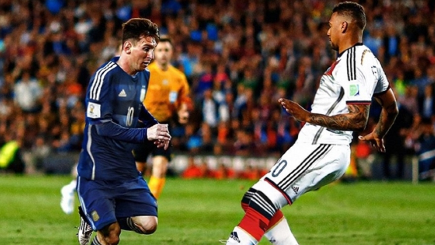 "Vũ trụ bóng đá ngược đời": Messi vô địch World Cup với ĐT Argentina